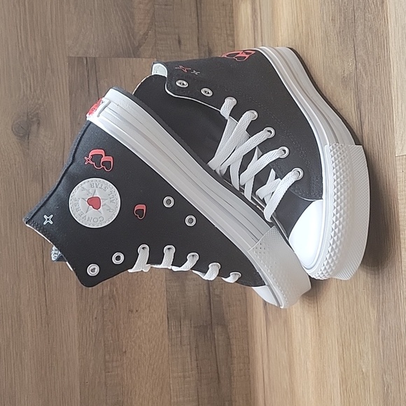 Converse high top Brand new platform in the box no lid. - Picture 2 of 16